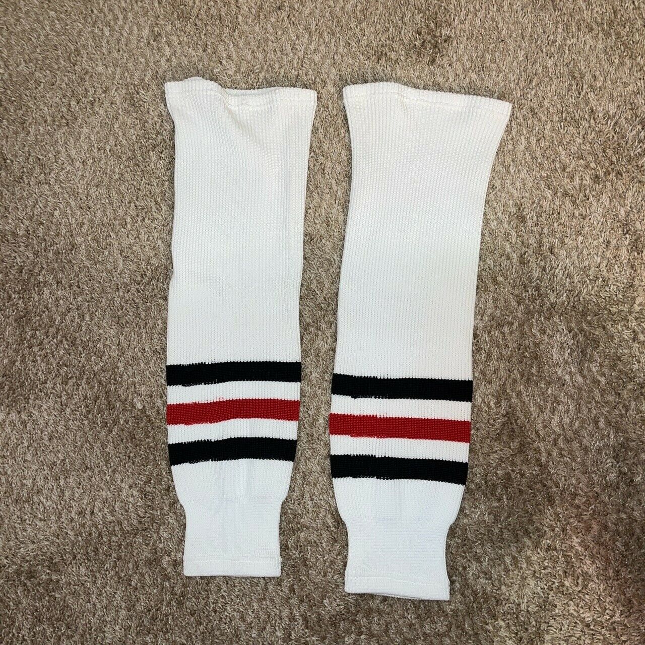 Mens Large Unbranded Hockey Socks - Resembles Chicago Blackhawks Away Socks