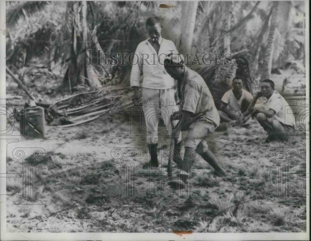 1943 Press Photo Tarawa Japanese Soldiers Prisoners In War Camp World War Ii
