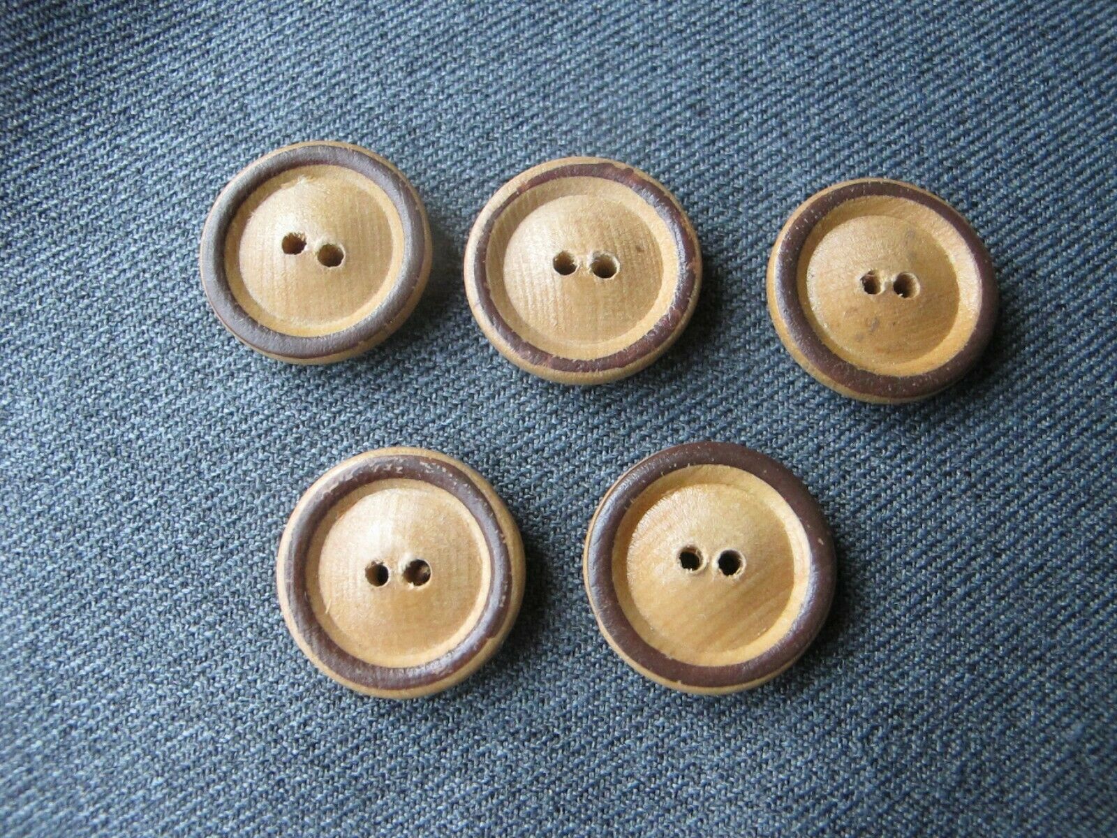 5 Vintage Painted Dark Brown Rim Wooden Rounded Buttons   48c